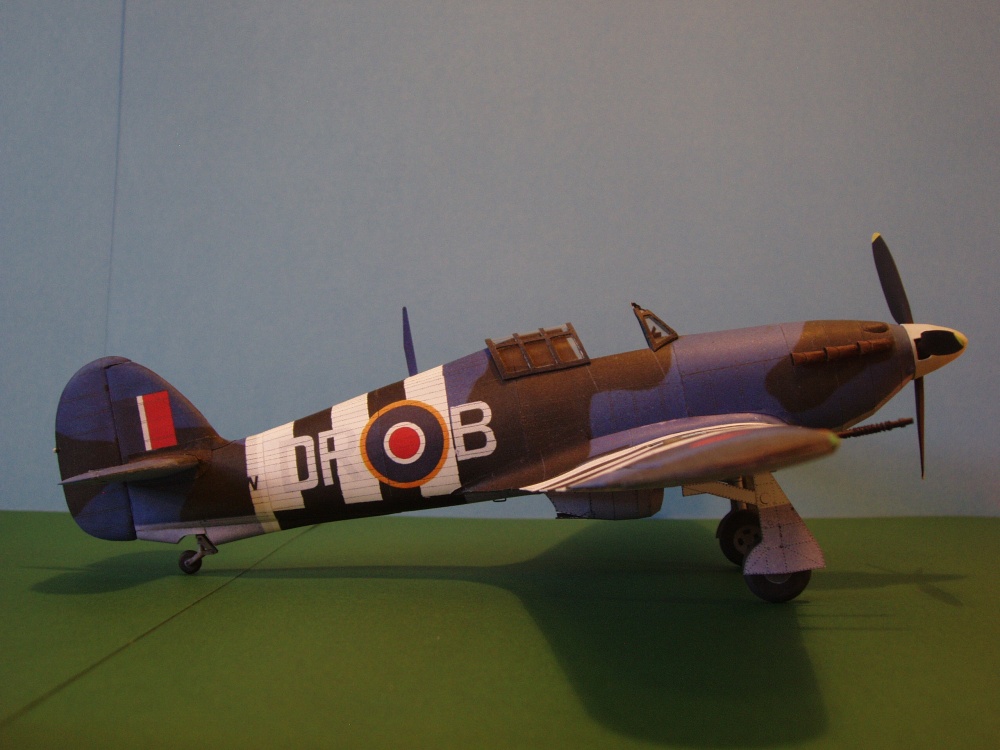 Hawker Hurricane MK. IIC (Plná velikost v novém okně) Hawker Hurricane MK. IIC