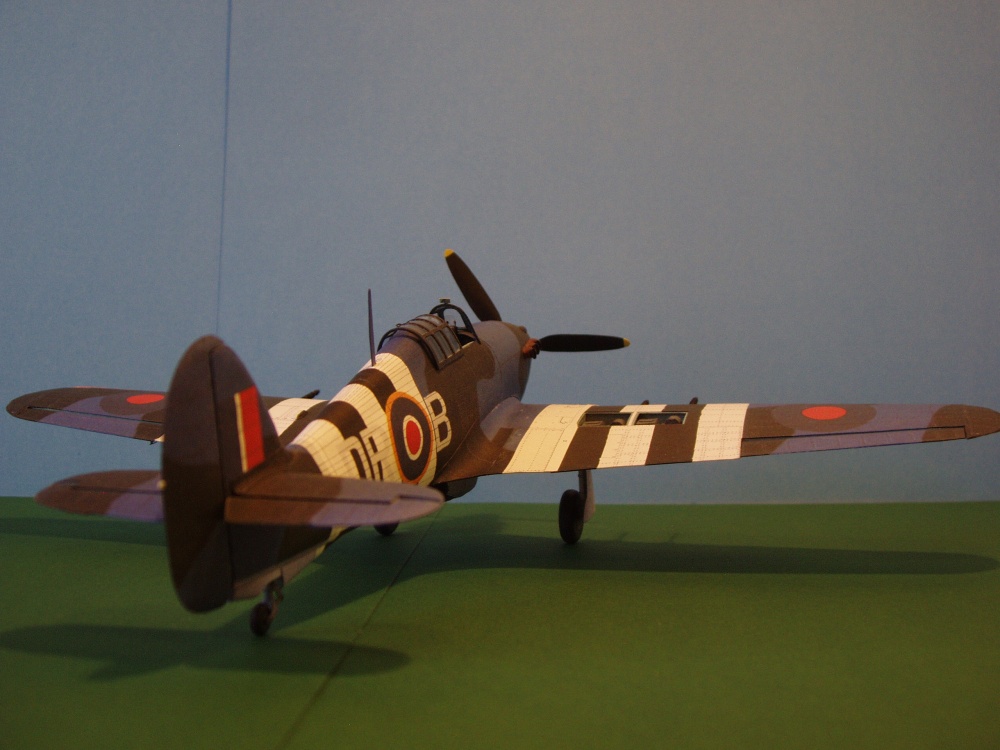 Hawker Hurricane MK. IIC (Plná velikost v novém okně) Hawker Hurricane MK. IIC
