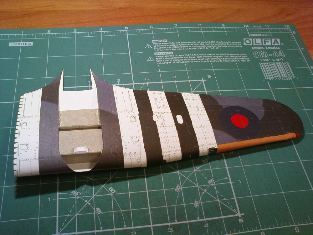 Hawker Hurricane MK.IIC (Plná velikost v novém okně) Hawker Hurricane MK.IIC
