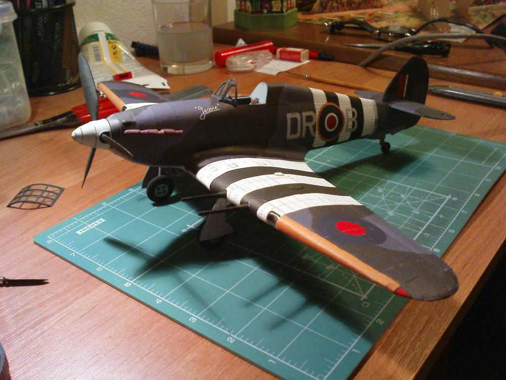 Hawker Hurricane MK.IIC (Plná velikost v novém okně) Hawker Hurricane MK.IIC