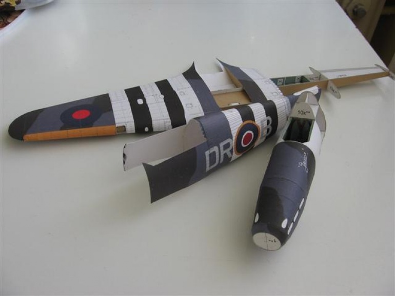 Hawker Hurricane Mk.IIC (Plná velikost v novém okně) Hawker Hurricane Mk.IIC