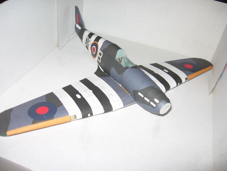 Hawker Hurricane Mk.IIC (Plná velikost v novém okně) Hawker Hurricane Mk.IIC
