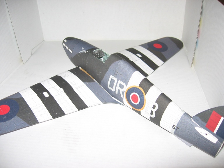 Hawker Hurricane Mk.IIC (Plná velikost v novém okně) Hawker Hurricane Mk.IIC
