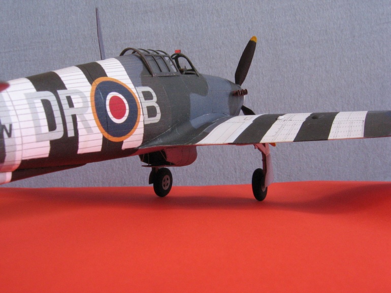 Hawker Hurricane Mk.IIC (Plná velikost v novém okně) Hawker Hurricane Mk.IIC