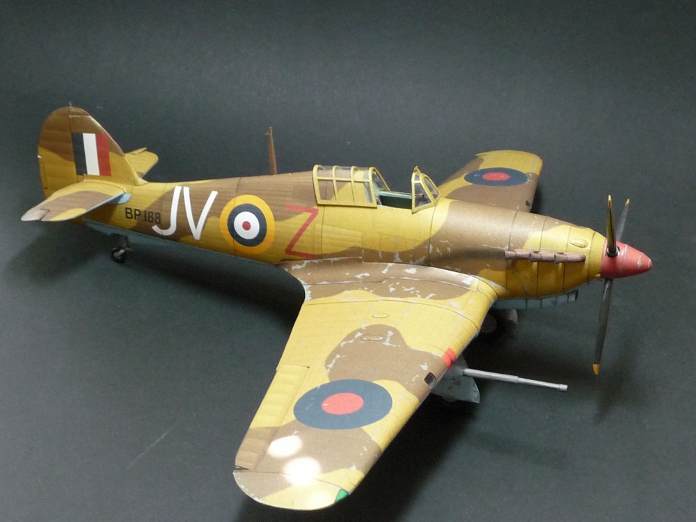 Hawker Hurricane Mk. IID (Plná velikost v novém okně) Hawker Hurricane Mk. IID