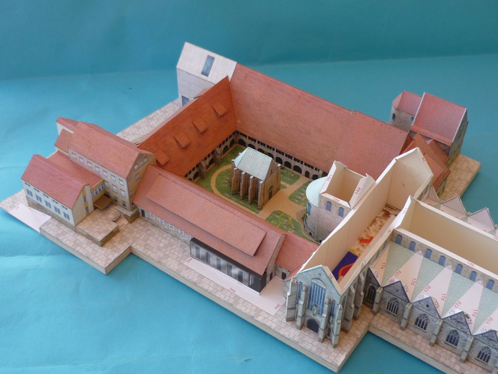 Hildesheimer Dom (Plná velikost v novém okně) Hildesheimer Dom