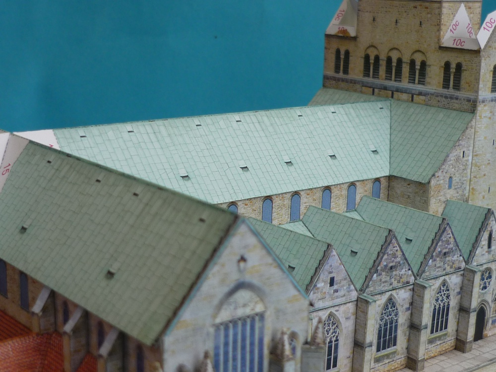 Hildesheimer Dom (Plná velikost v novém okně) Hildesheimer Dom