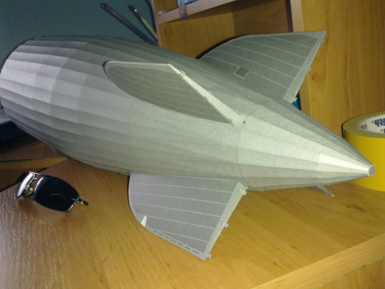 LZ-129 Hindenburg (Plná velikost v novém okně) LZ-129 Hindenburg