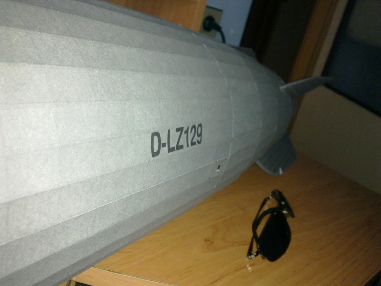 LZ-129 Hindenburg (Plná velikost v novém okně) LZ-129 Hindenburg