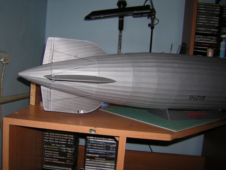 LZ-129 Hindenburg (Plná velikost v novém okně) LZ-129 Hindenburg