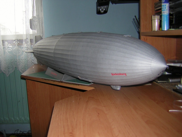 LZ-129 Hindenburg (Plná velikost v novém okně) LZ-129 Hindenburg