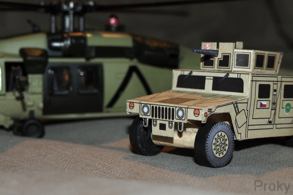 HMMWv M1114 (Plná velikost v novém okně) HMMWv M1114