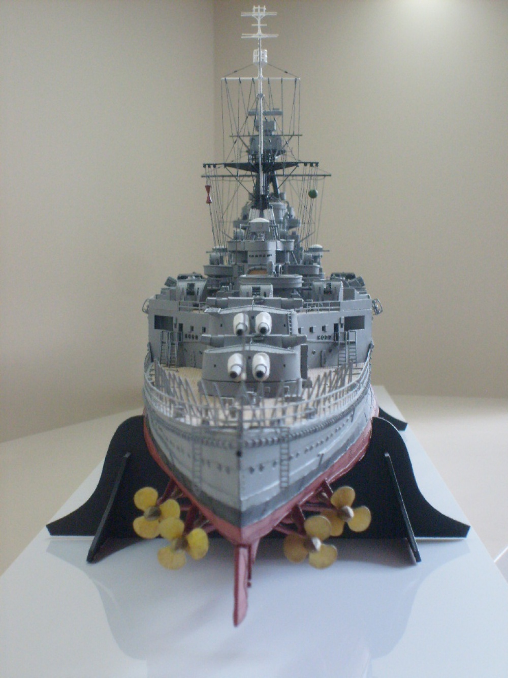 HMS Hood (Plná velikost v novém okně) HMS Hood