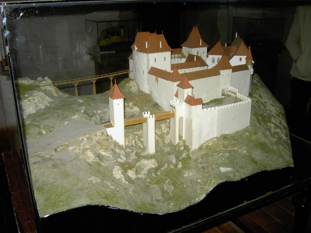 HRAD TOČNÍK (Plná velikost v novém okně) HRAD TOČNÍK