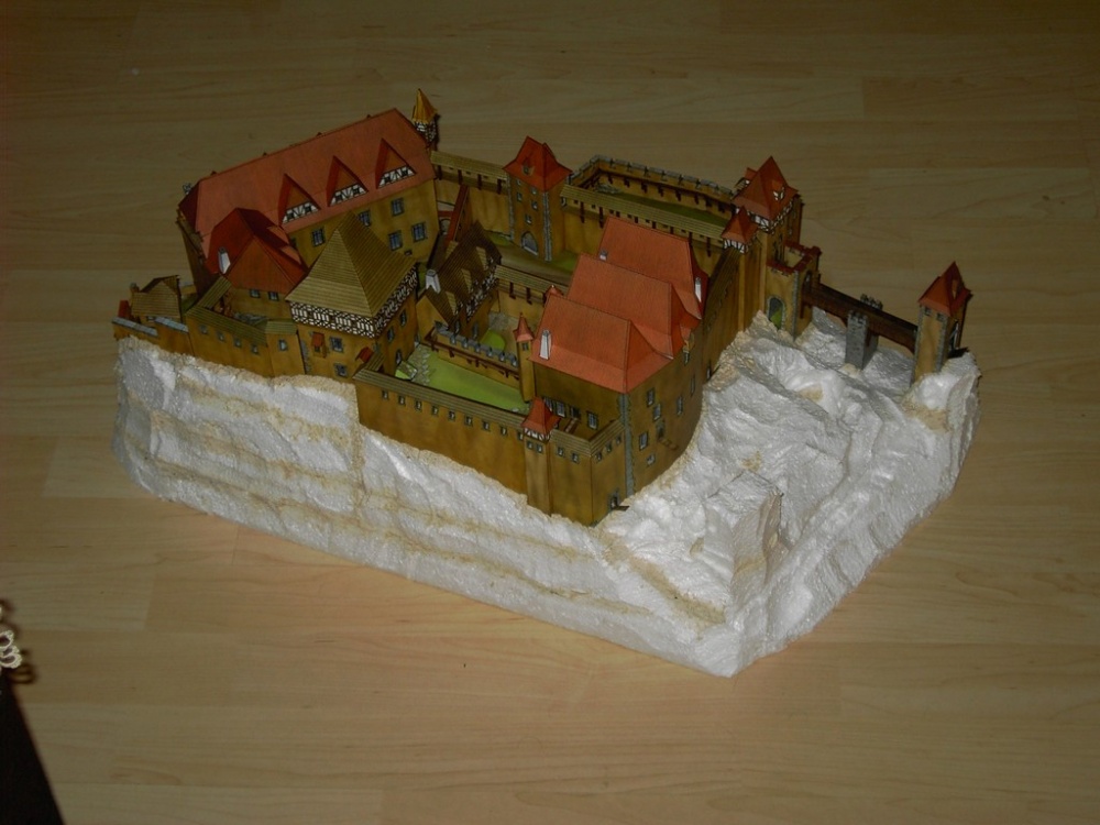 HRAD TOČNÍK (Plná velikost v novém okně) HRAD TOČNÍK