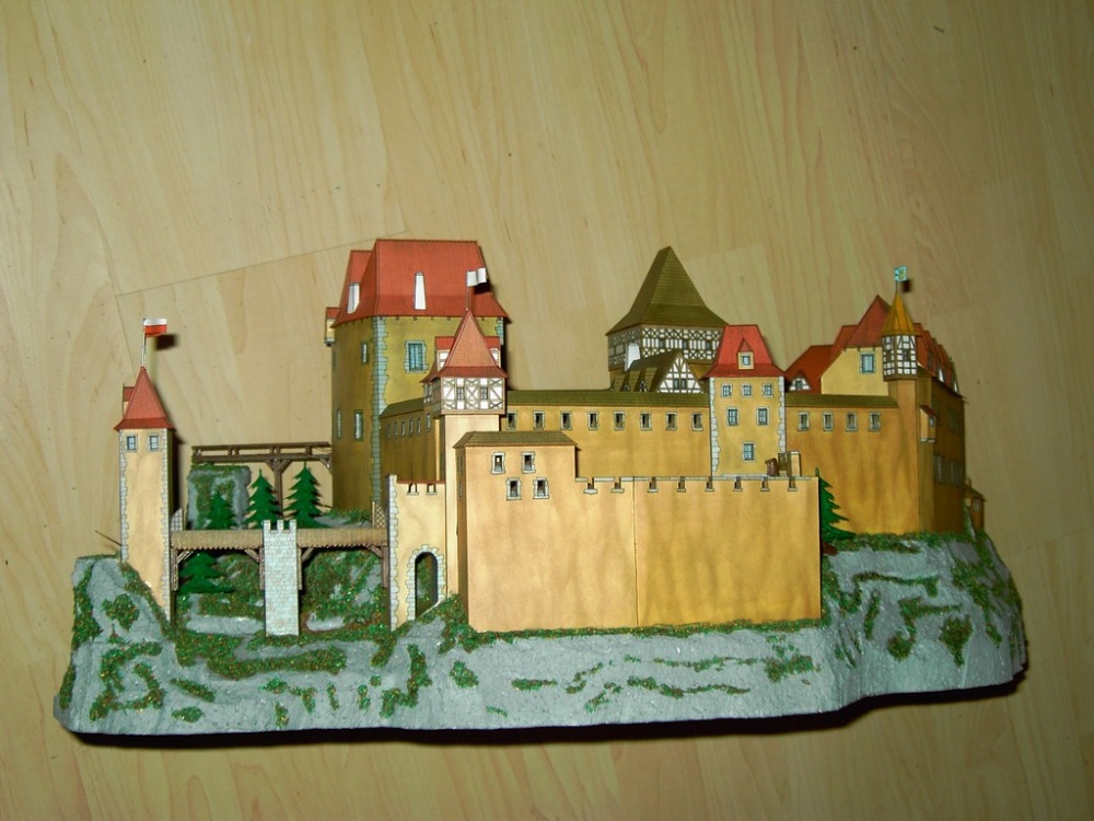 HRAD TOČNÍK (Plnďż˝ velikost v novďż˝m oknďż˝) HRAD TOČNÍK