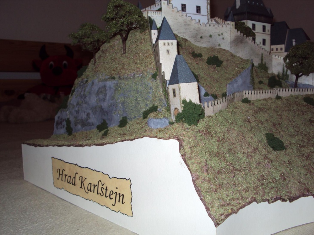 Hrad Karlštejn (Plná velikost v novém okně) Hrad Karlštejn