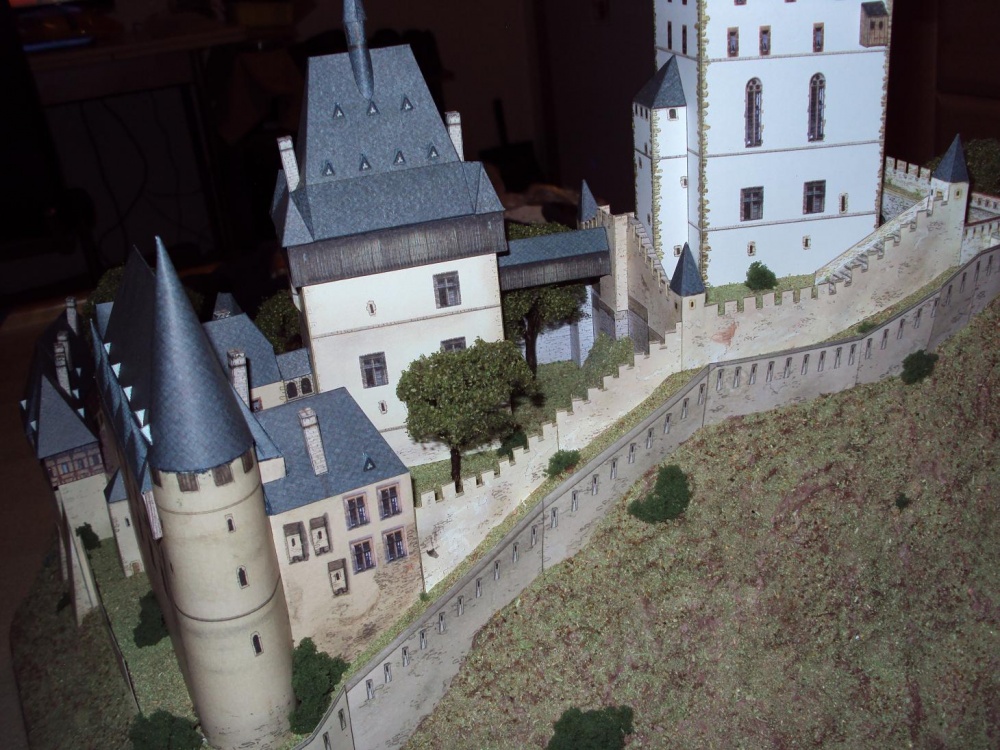 Hrad Karlštejn (Plná velikost v novém okně) Hrad Karlštejn