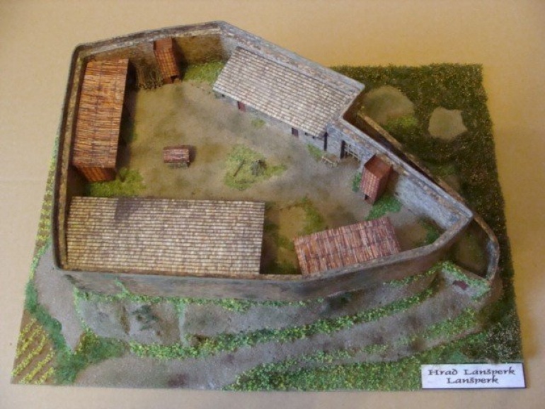 hrad Lan�perk