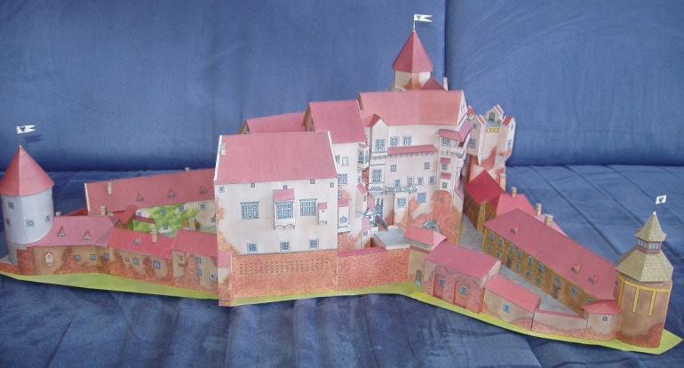 Hrad Pernštejn (Plná velikost v novém okně) Hrad Pernštejn