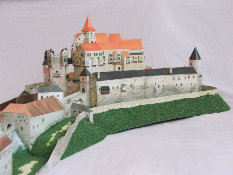 Hrad Pernštejn (Plná velikost v novém okně) Hrad Pernštejn