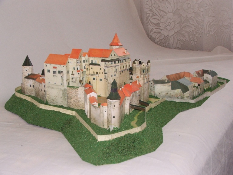 Hrad Pernštejn (Plná velikost v novém okně) Hrad Pernštejn