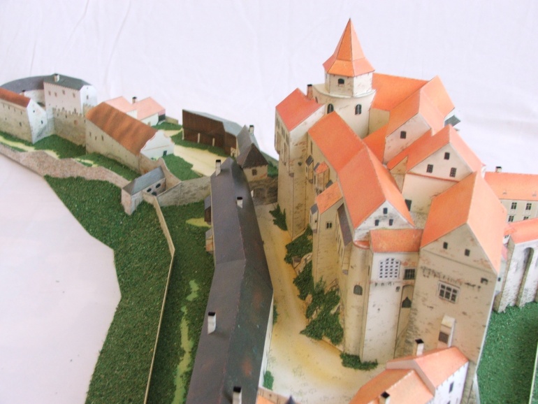 Hrad Pernštejn (Plná velikost v novém okně) Hrad Pernštejn