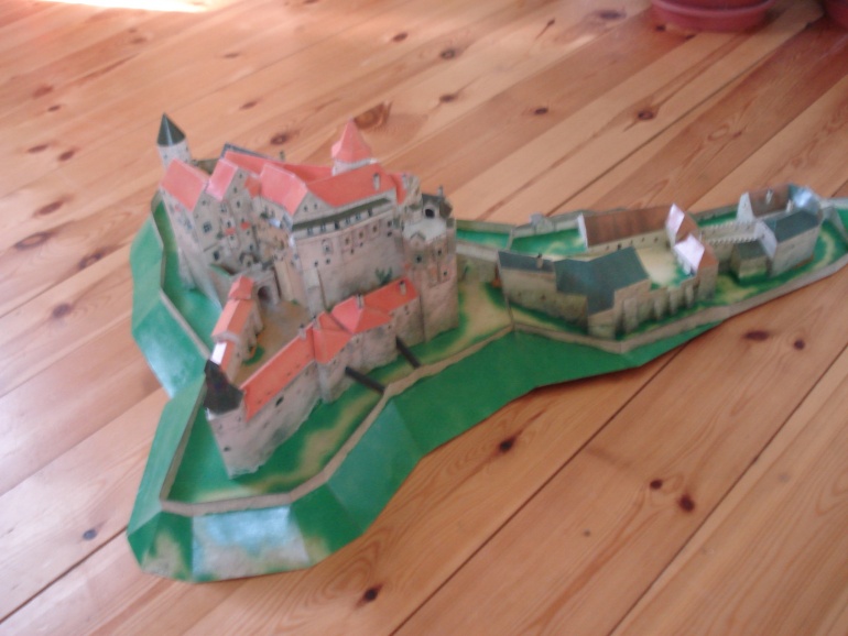 Hrad pernštejn (Plná velikost v novém okně) Hrad pernštejn
