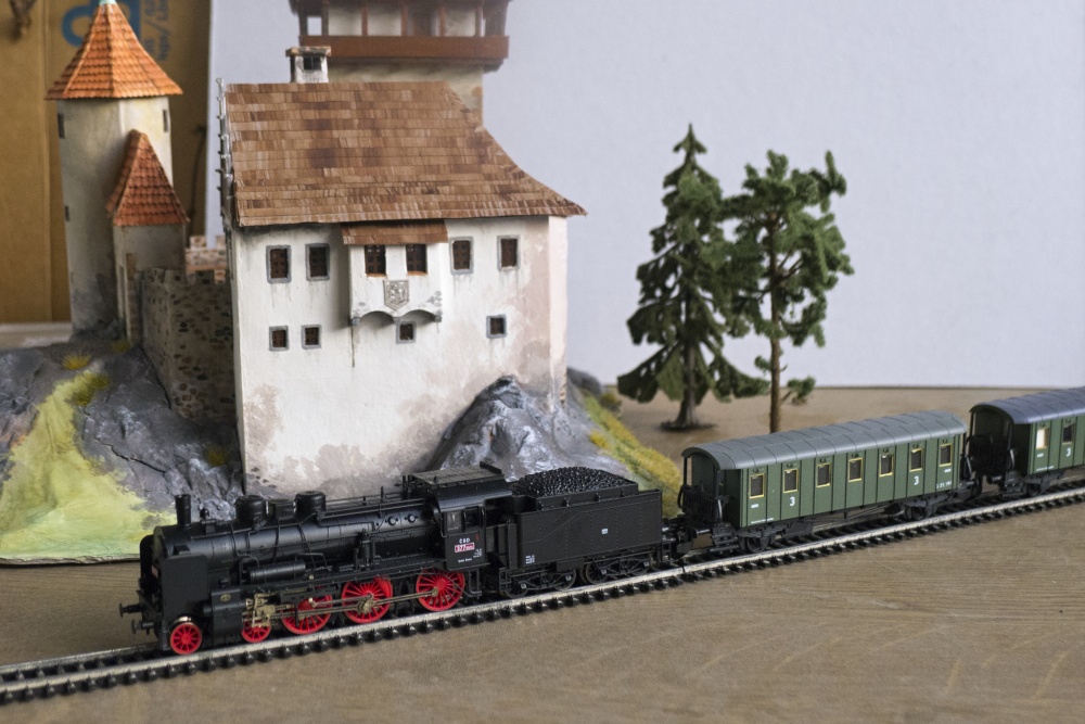 Hrad pro modelové kolejiště (Plná velikost v novém okně) Hrad pro modelové kolejiště
