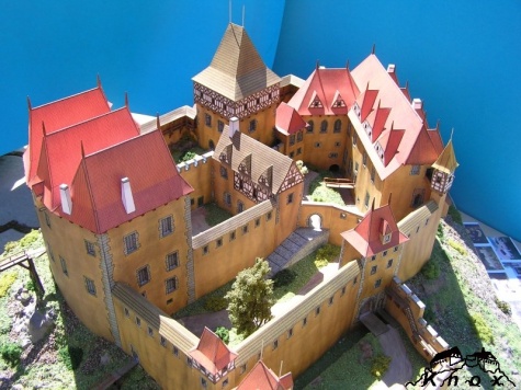 Hrad To�n�k