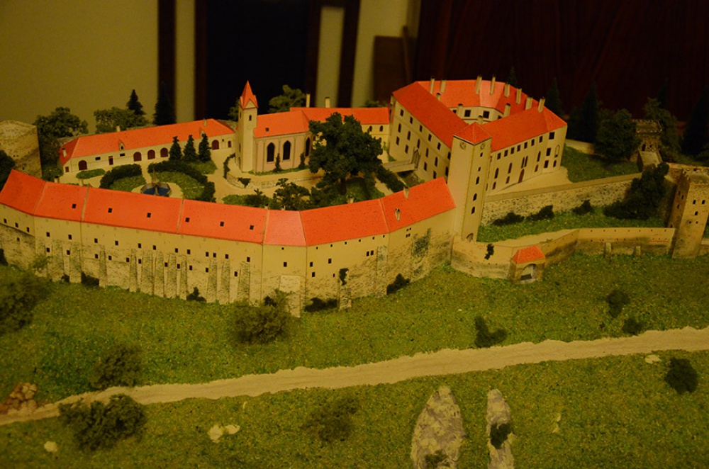Hrad Bitov (Plná velikost v novém okně) Hrad Bitov