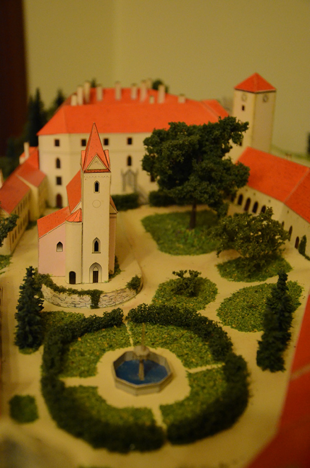 Hrad Bitov (Plná velikost v novém okně) Hrad Bitov