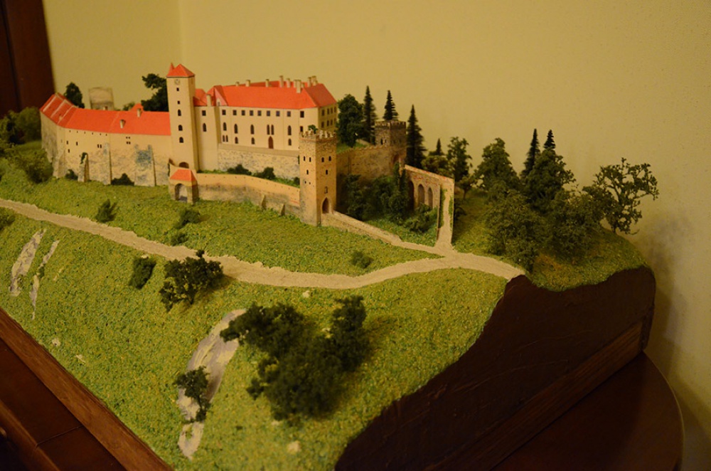 Hrad Bitov (Plná velikost v novém okně) Hrad Bitov