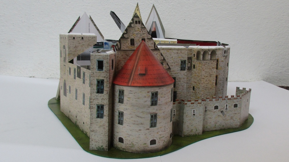 Hrad Bouzov (Plná velikost v novém okně) Hrad Bouzov