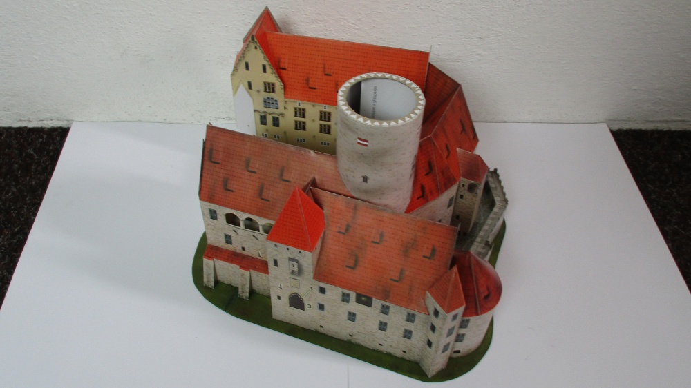 Hrad Bouzov (Plná velikost v novém okně) Hrad Bouzov