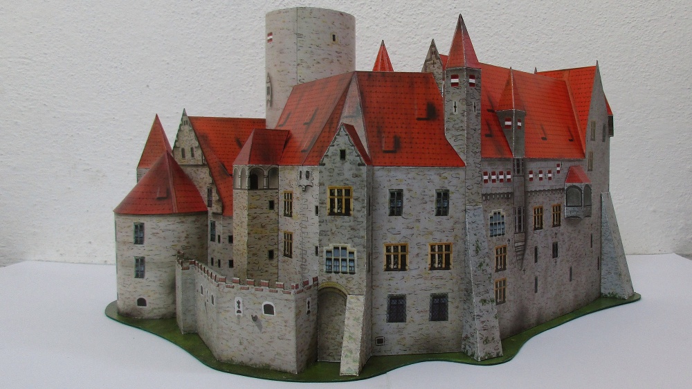 Hrad Bouzov (Plná velikost v novém okně) Hrad Bouzov