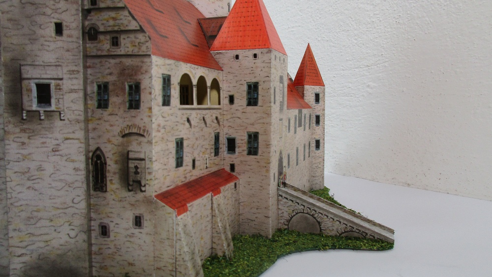 Hrad Bouzov (Plná velikost v novém okně) Hrad Bouzov