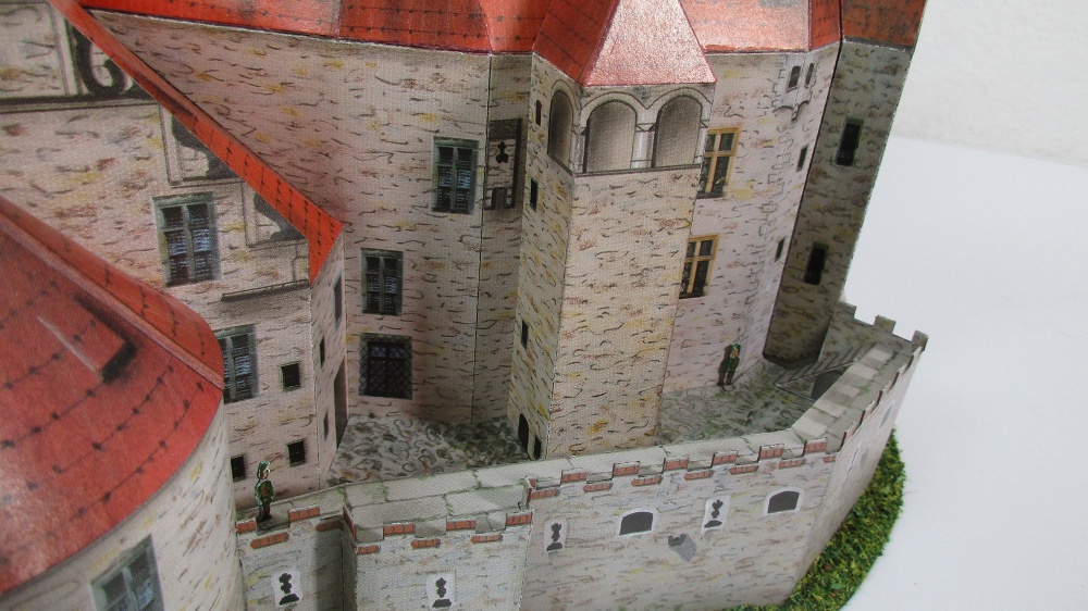 Hrad Bouzov (Plná velikost v novém okně) Hrad Bouzov