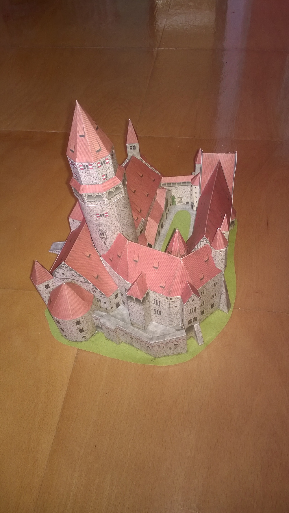 Hrad Bouzov (Plná velikost v novém okně) Hrad Bouzov