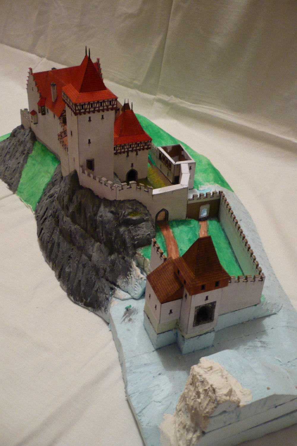 hrad Buben v 15. století (Plná velikost v novém okně) hrad Buben v 15. století