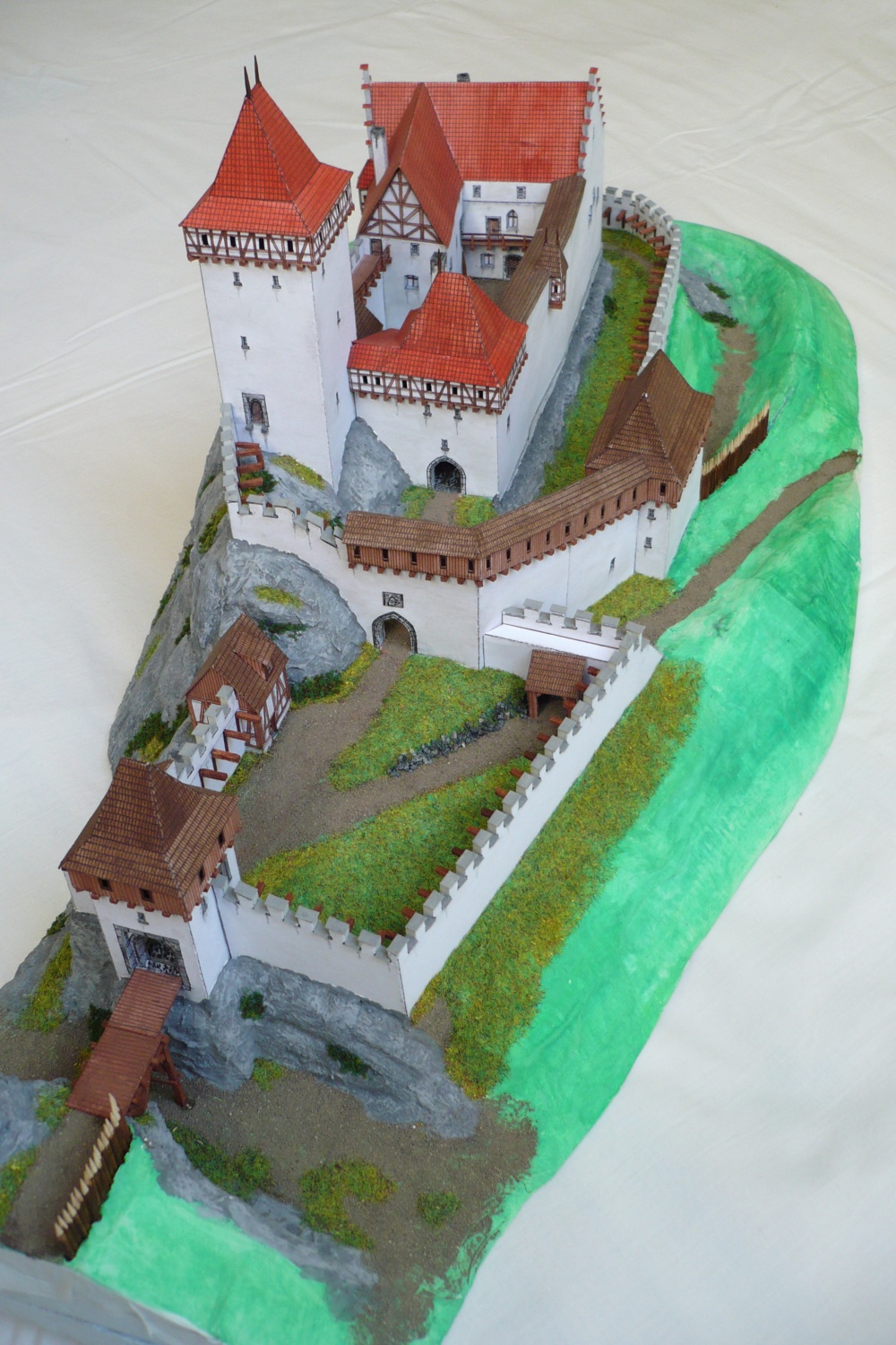 hrad Buben v 15. století (Plná velikost v novém okně) hrad Buben v 15. století