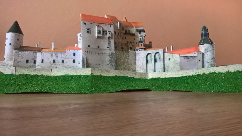 Hrad Pernštejn (Plná velikost v novém okně) Hrad Pernštejn