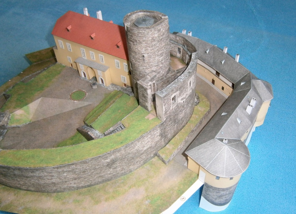 Hrad Svojanov (Plná velikost v novém okně) Hrad Svojanov