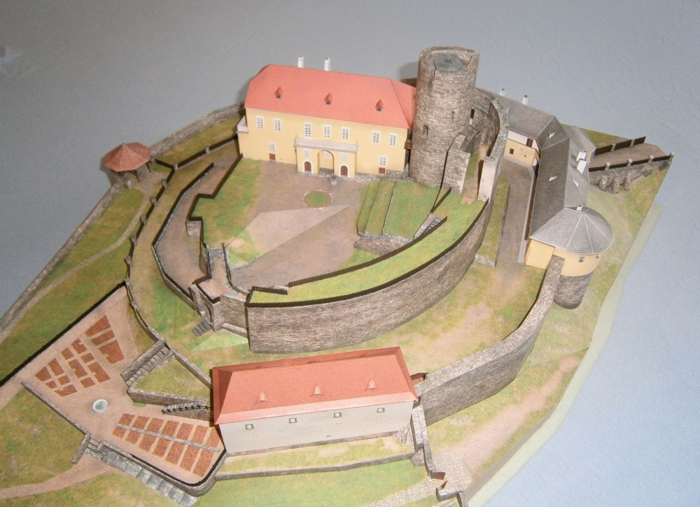 Hrad Svojanov (Plná velikost v novém okně) Hrad Svojanov