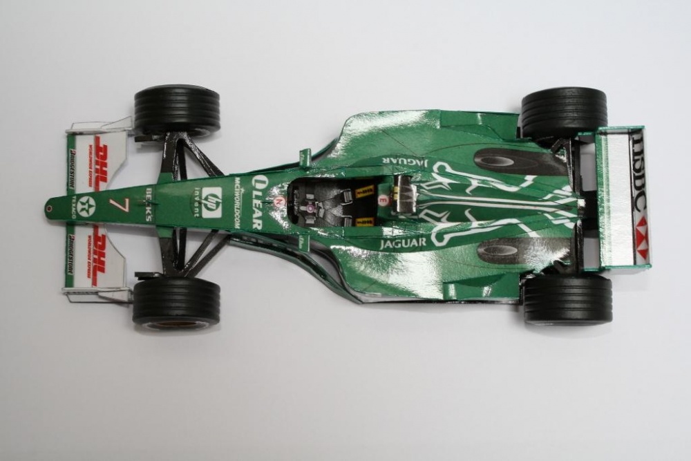Jaguar R1 2000 (Plná velikost v novém okně) Jaguar R1 2000