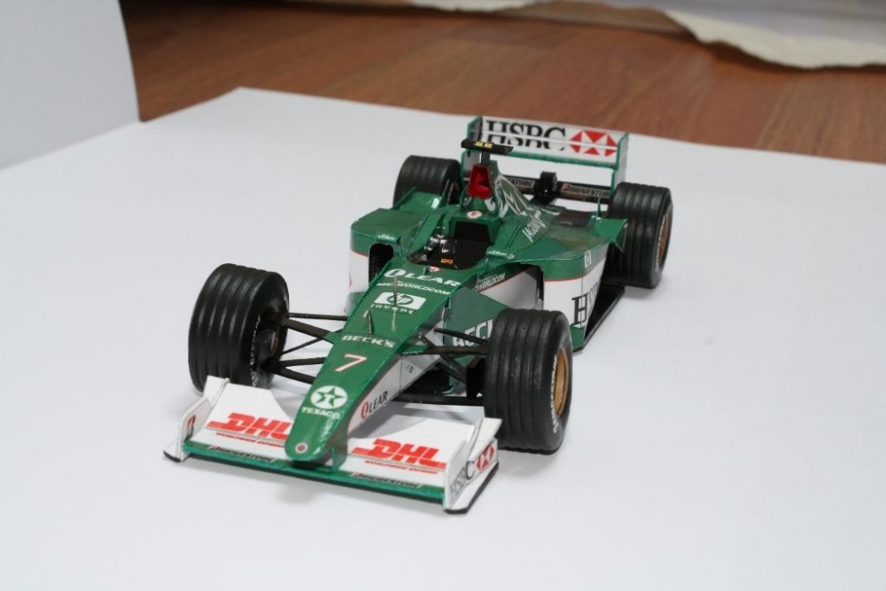 Jaguar R1 2000 (Plná velikost v novém okně) Jaguar R1 2000