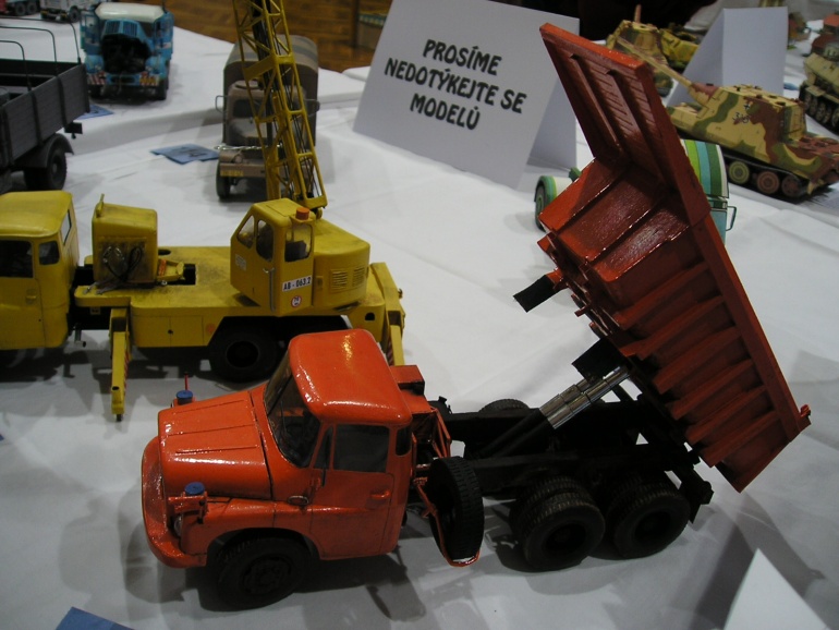 43054