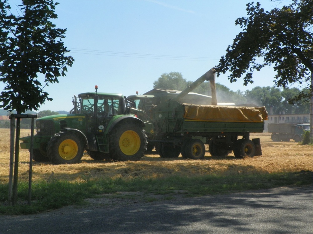 John Deere (Plná velikost v novém okně) John Deere
