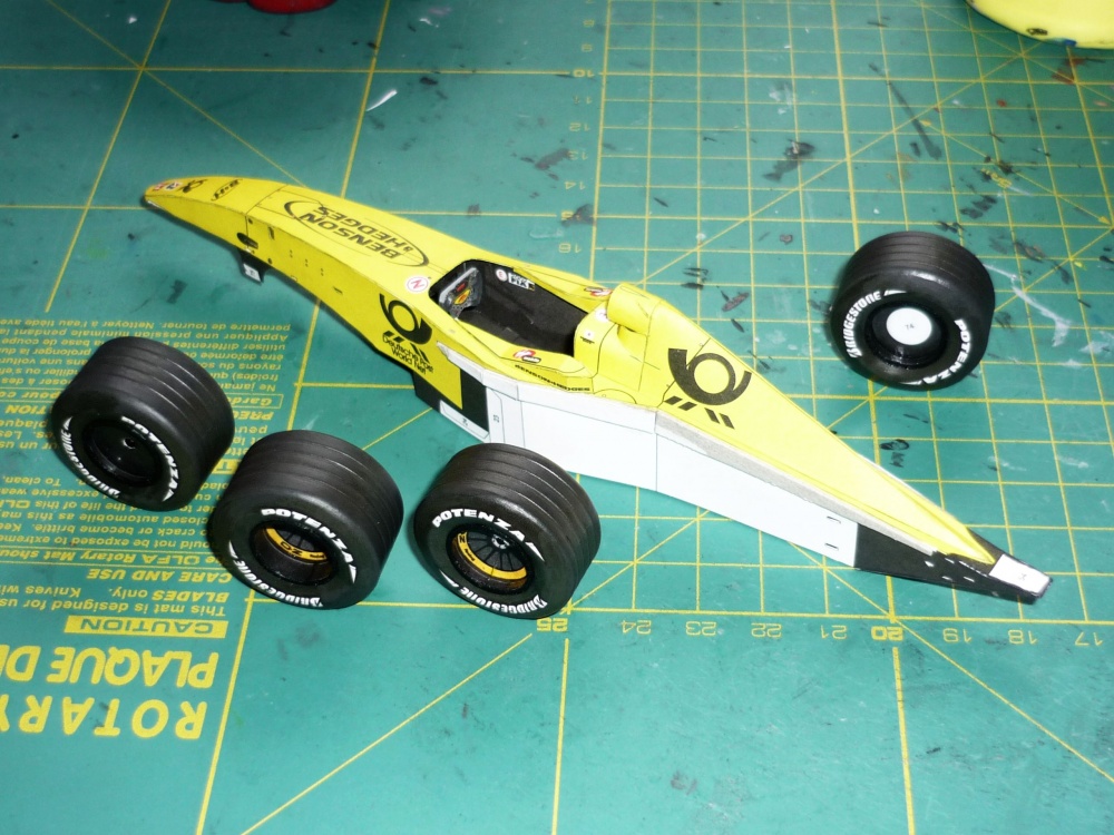 Jordan EJ 12 - T Sato - 2002 (Plná velikost v novém okně) Jordan EJ 12 - T Sato - 2002