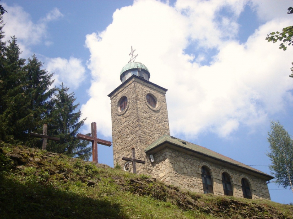 Kamenný kostel nad Kalvárií Kysucká obec Oščadnica (Plná velikost v novém okně) Kamenný kostel nad Kalvárií Kysucká obec Oščadnica